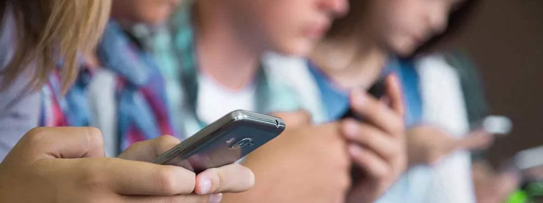 Monitor a teenager’s phone