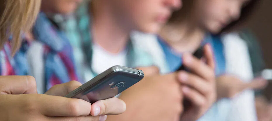 Monitor a teenager’s phone